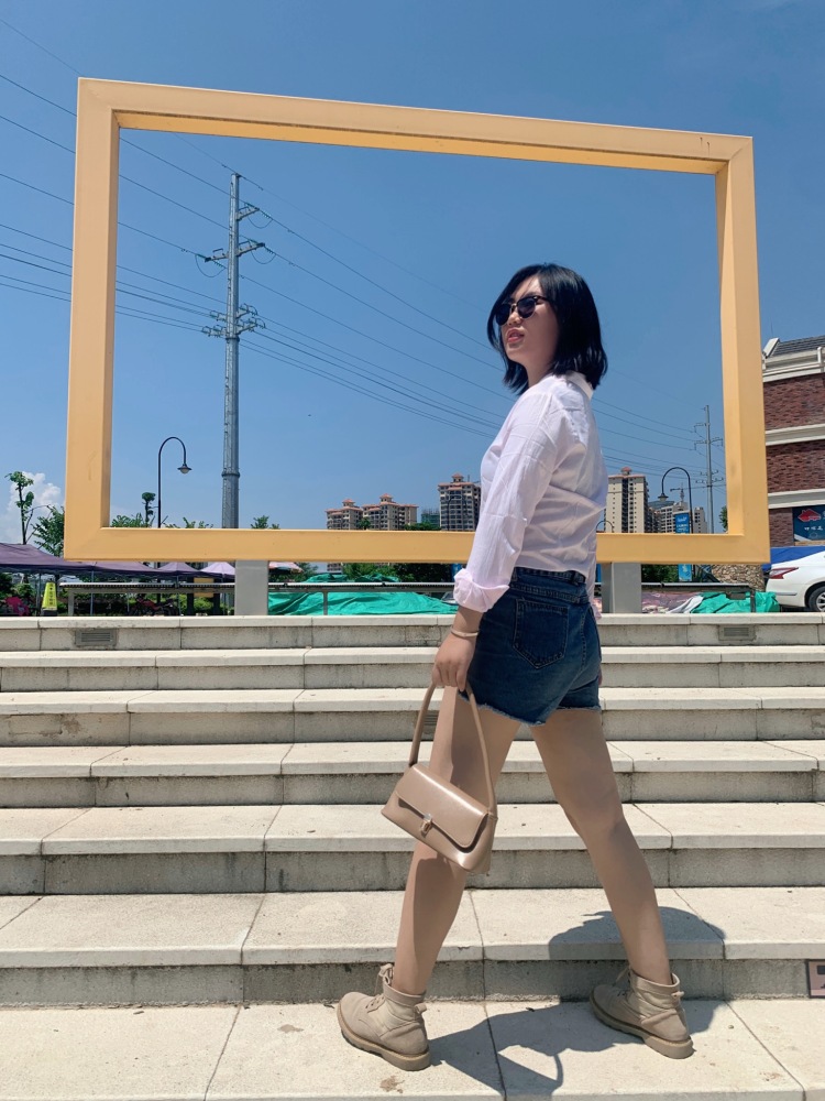 文姬奶奶不姓罗-广西壮族自治区·北海市·银海区-微博-我是服装设计专业的学生,会自己P图,排版,会使用PS,希望可以接寄拍