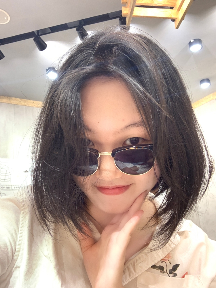 文姬奶奶不姓罗-广西壮族自治区·北海市·银海区-微博-我是服装设计专业的学生,会自己P图,排版,会使用PS,希望可以接寄拍