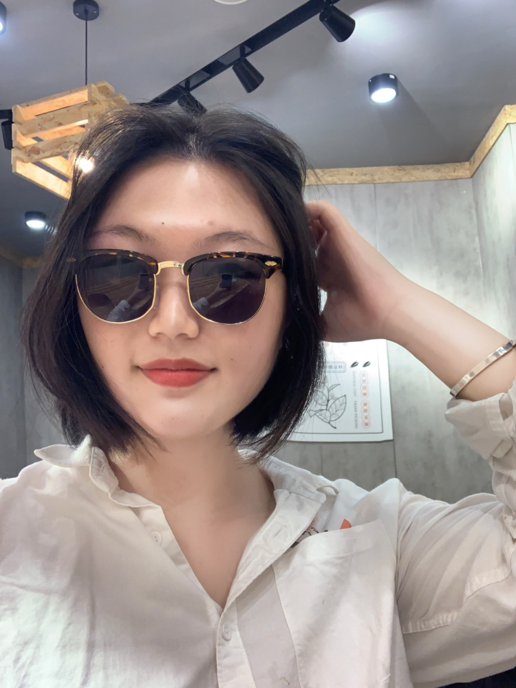 文姬奶奶不姓罗-广西壮族自治区·北海市·银海区-微博-我是服装设计专业的学生，会自己P图，排版，会使用PS，希望可以接寄拍