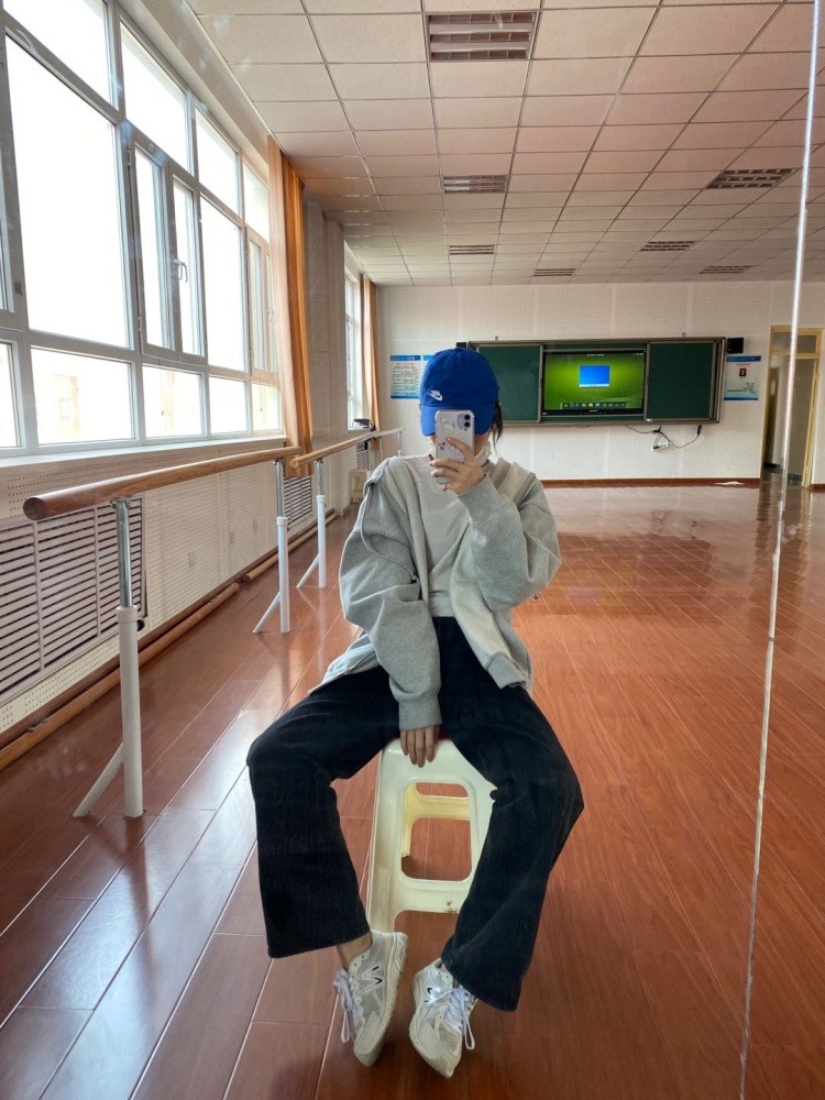 Yyyyyy-陕西省·榆林市·榆阳区--身高165，体重98，特长对镜自拍，希望网上寄拍的小伙伴可以看到啦，价格可商量，只是喜欢拍拍拍和买买买