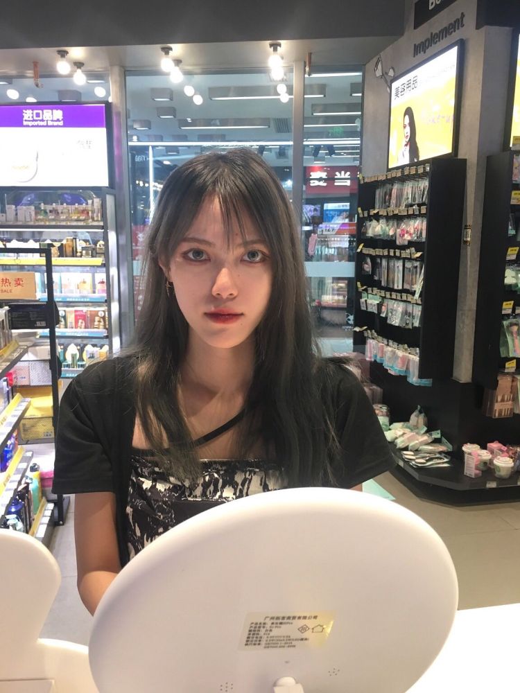 妮妮-海南省·海口市·美兰区-抖音-我是一名在校大学生，身高162，体重48kg，会p图，会化妆，会尽力去完成每一件事