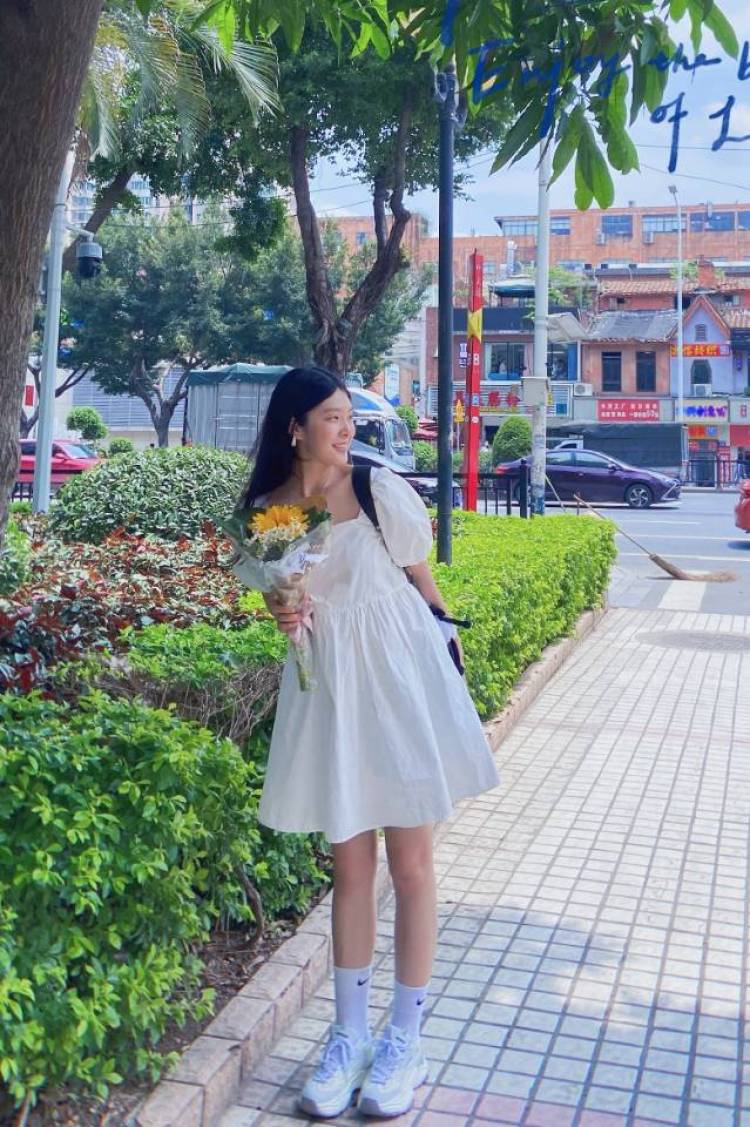 Z-广东省·深圳市·龙华区--本人近身高169 喜欢唱歌 平时就喜欢拍拍照 
 希望可以接到淘宝买家秀和兼职模特