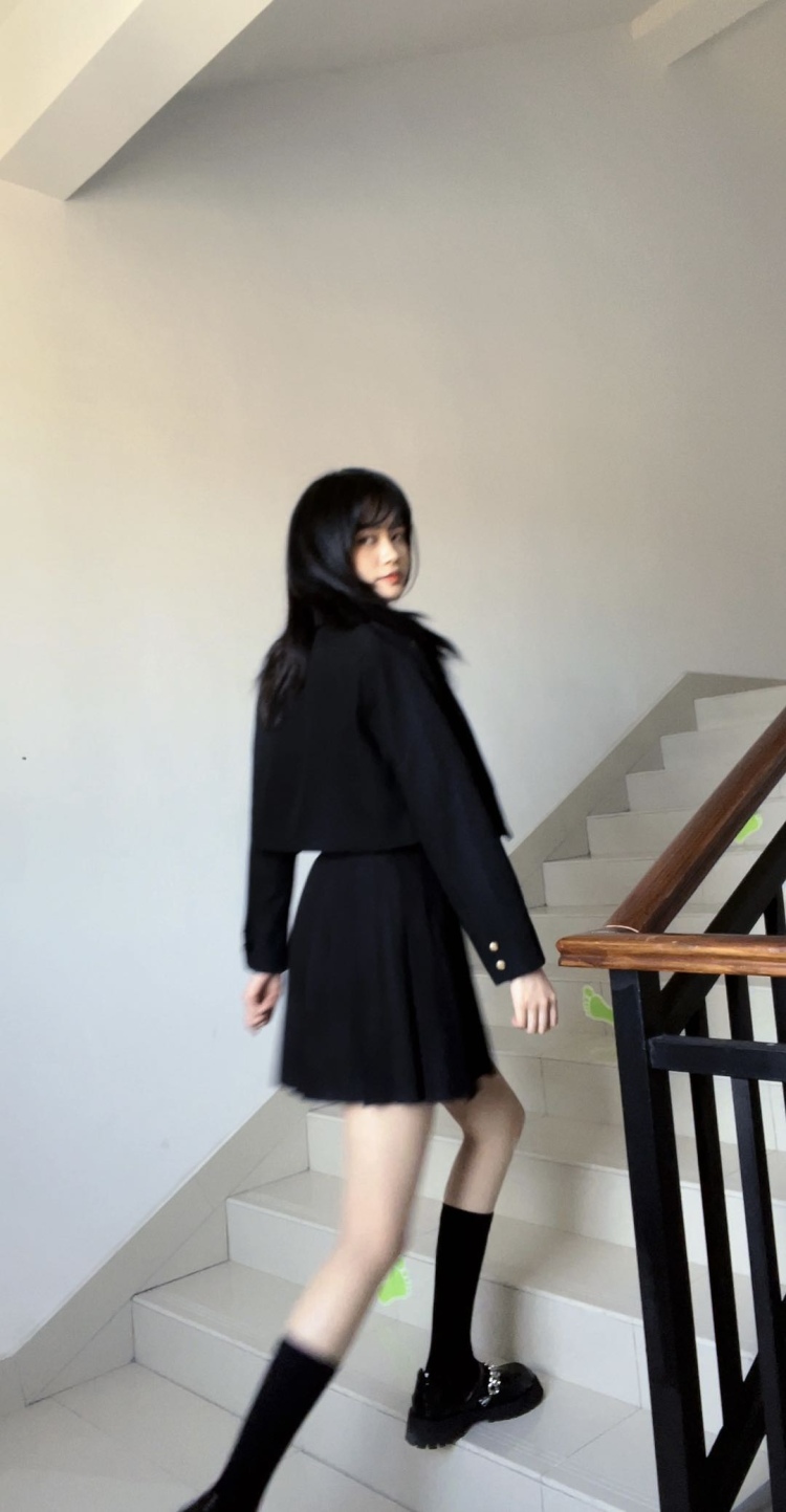 我还不想睡呢📜-上海市·上海市·黄浦区--本人身高174/51kg 有相机 爱拍照 会修图 出图快 态度好!有礼貌!风格多变!可以帅气甜美可爱萝莉 还不快找我合作!宝藏女孩!