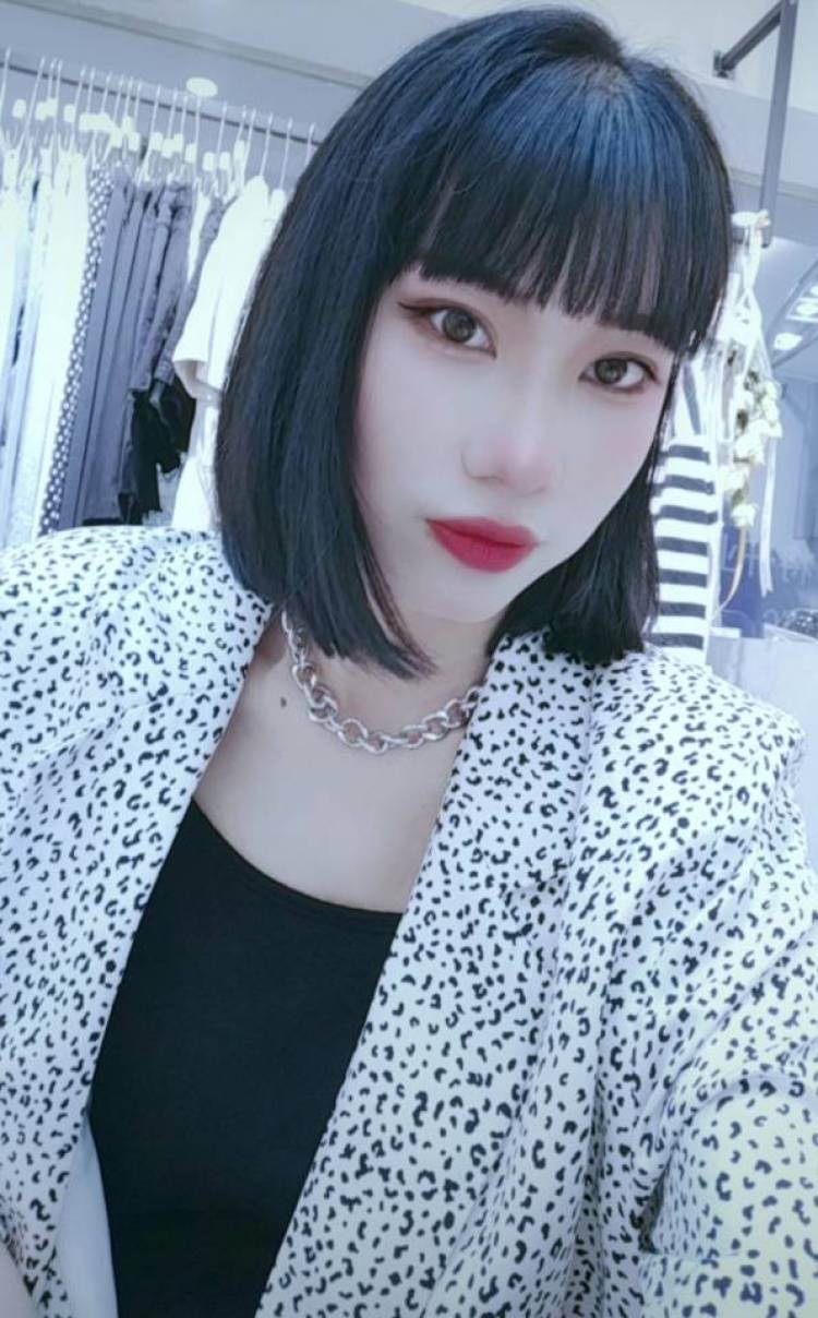 李茹-河南省·郑州市·管城回族区-快手-买家秀 上镜会p图 身高167 体重100  喜欢服装 可以短视频带货