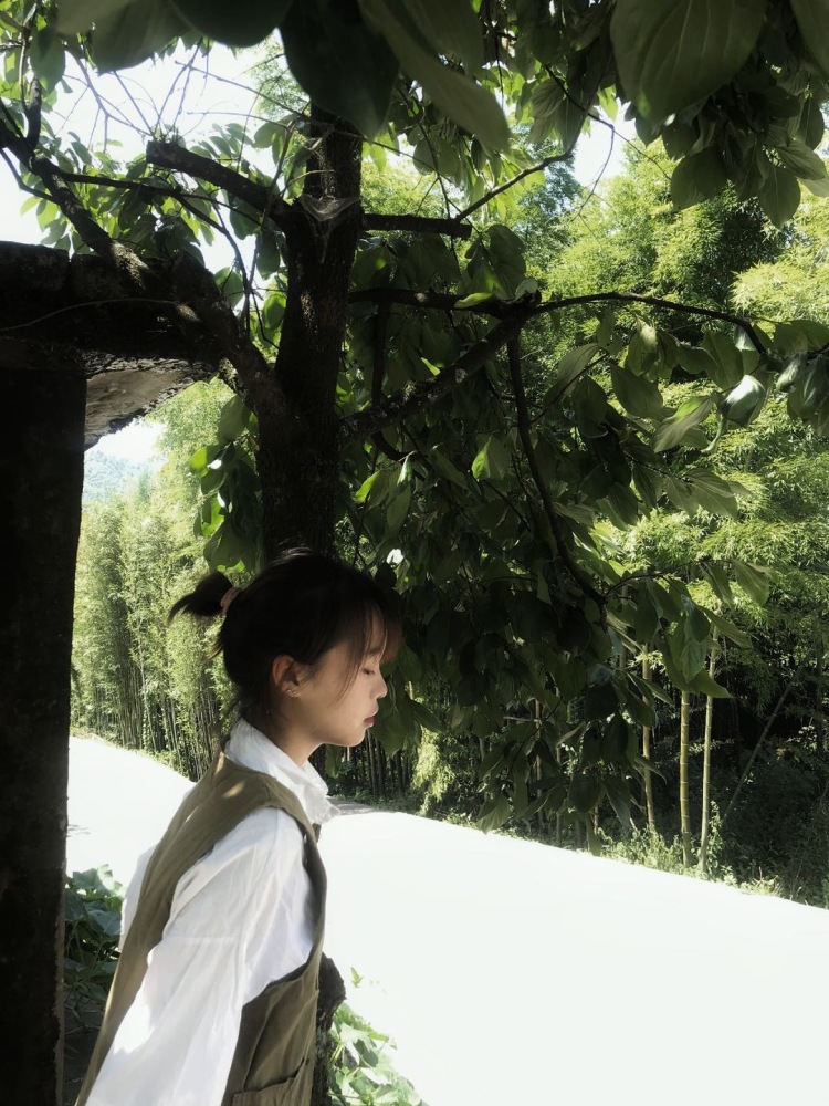 --广东省·东莞市·大朗镇-抖音，微博，***，快手-身高150 体重44kg 
擅长外景拍 修图 可接送拍 寄拍 晒单 
可接买家秀 开箱 能力范围内都可完成满意