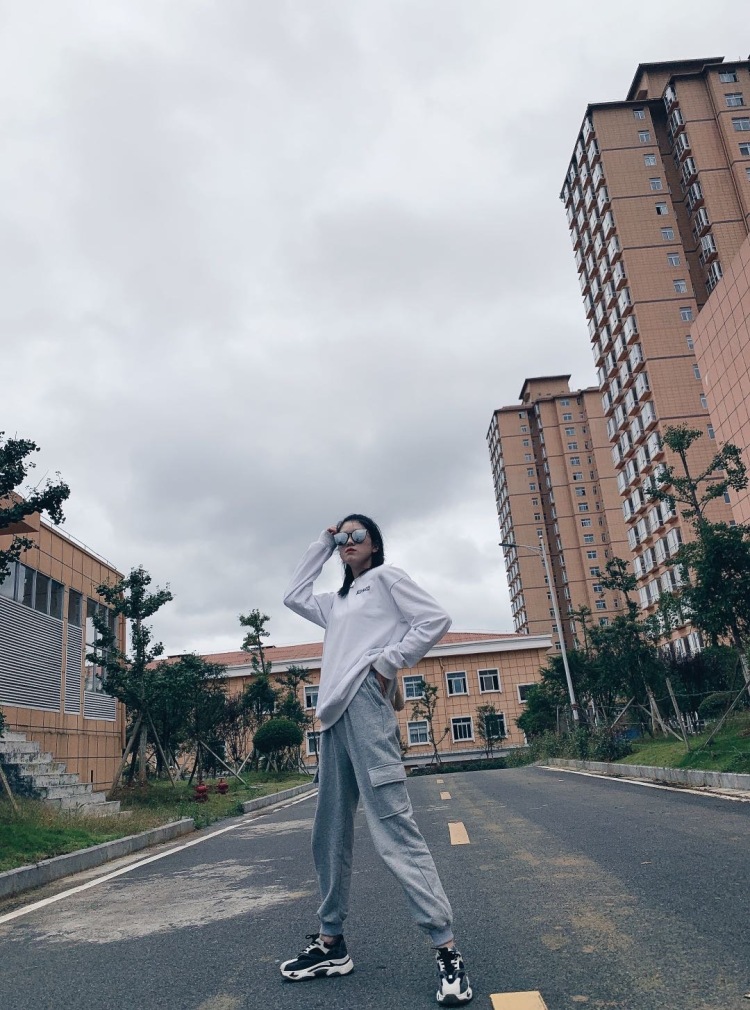 single🍃-贵州省·黔东南苗族侗族自治州·麻江县-抖音，***-做过小众品牌模特，喜欢对镜自拍，身高168，体重在94斤，驾驭任何风格