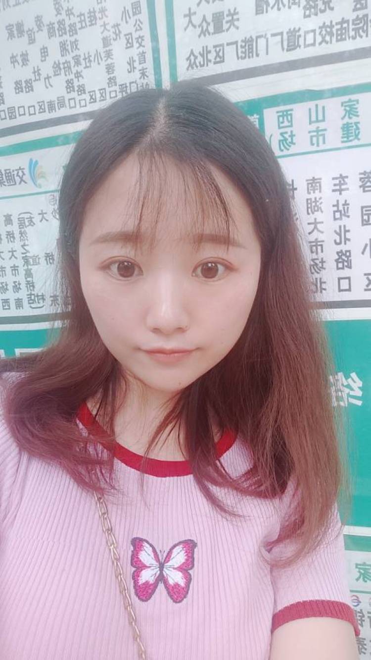 西瓜🍉 草莓🍓-湖南省·湘潭市·雨湖区--身高155,体重48公斤,属于梨型身材,喜欢护肤关注护肤有关的一切内容,想接一些寄拍,如服装,鞋子,饰品,吃的都可,试用评测也可以。