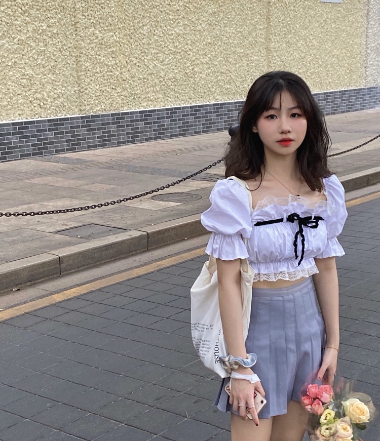 Koral小8-广东省·广州市·天河区--小个子妹妹 身高155cm 体重42kg 喜欢网上冲浪研究穿搭 个人风格偏甜美 平时喜欢探店打卡拍照