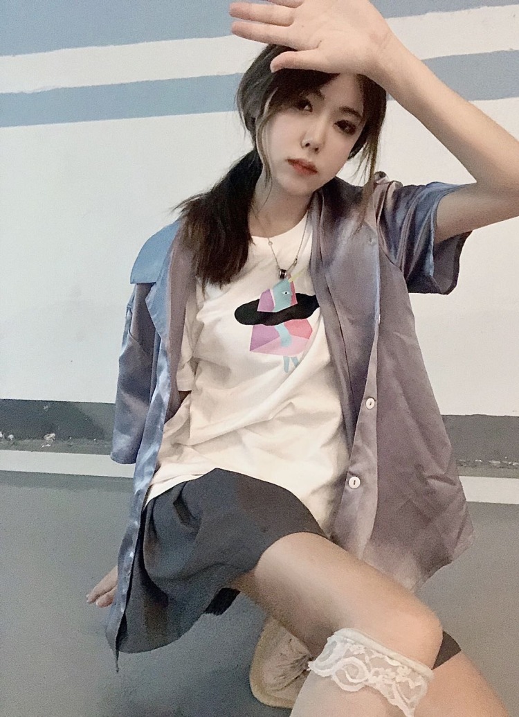 小乌云-浙江省·杭州市·余杭区-抖音-身高170，体重48公斤
体型，面容姣好
从事电商行业，兼职寄拍
分享一个长期合作的微商服装店