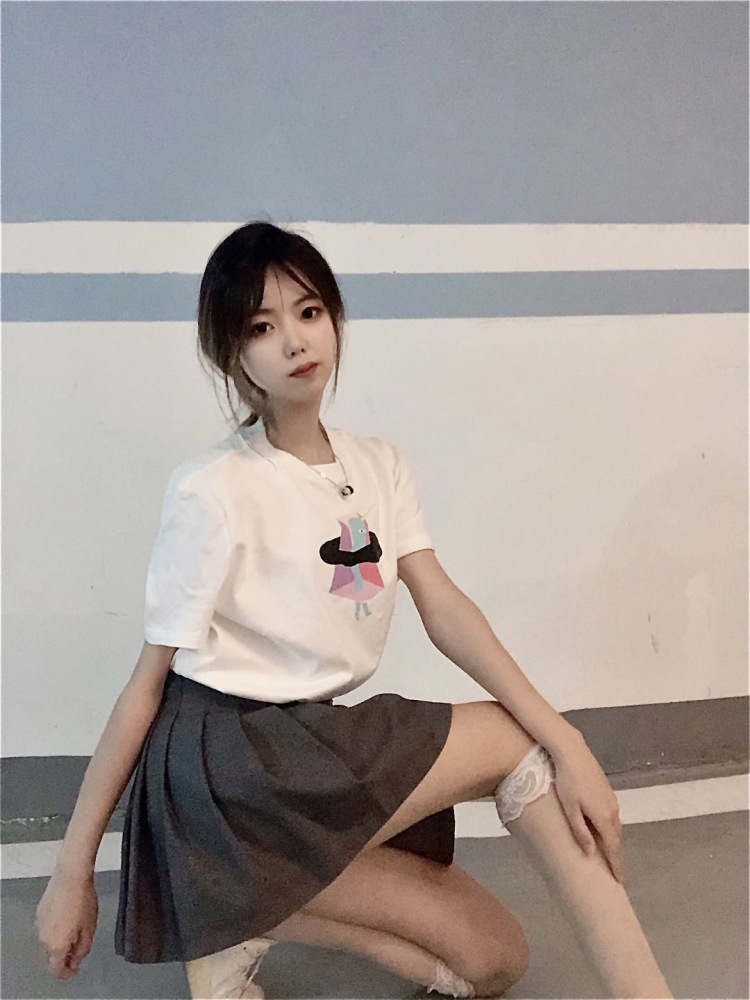 小乌云-浙江省·杭州市·余杭区-抖音-身高170，体重48公斤
体型，面容姣好
从事电商行业，兼职寄拍
分享一个长期合作的微商服装店