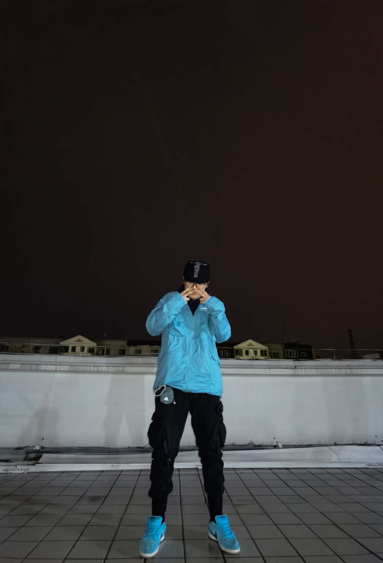 W-陕西省·咸阳市·渭城区-王宇辰—Dawn-想接些拍穿搭的单子，自己现在在经营微博，得物，***，有货，热爱穿搭，喜欢拍照，对待寄拍会很认真，因为刚起步所以会好努力呈现好看的作品。