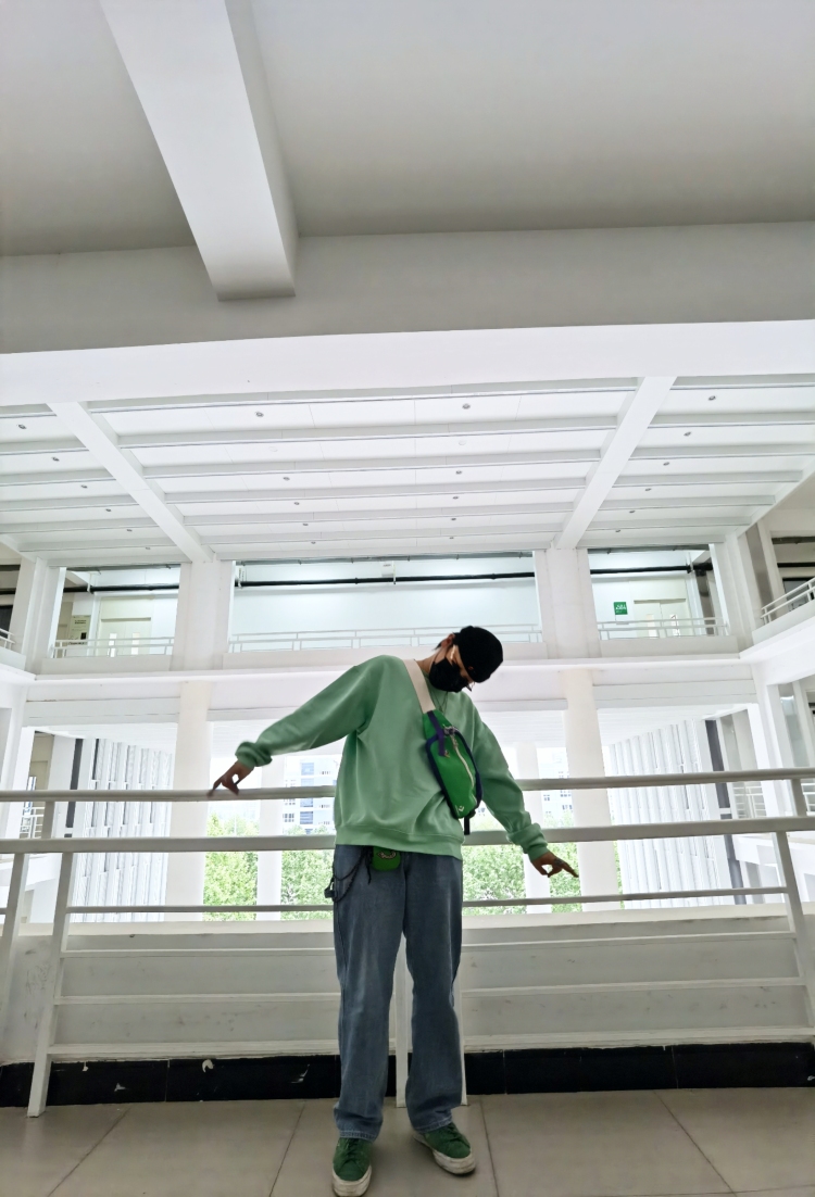 W-陕西省·咸阳市·渭城区-王宇辰—Dawn-想接些拍穿搭的单子，自己现在在经营微博，得物，***，有货，热爱穿搭，喜欢拍照，对待寄拍会很认真，因为刚起步所以会好努力呈现好看的作品。