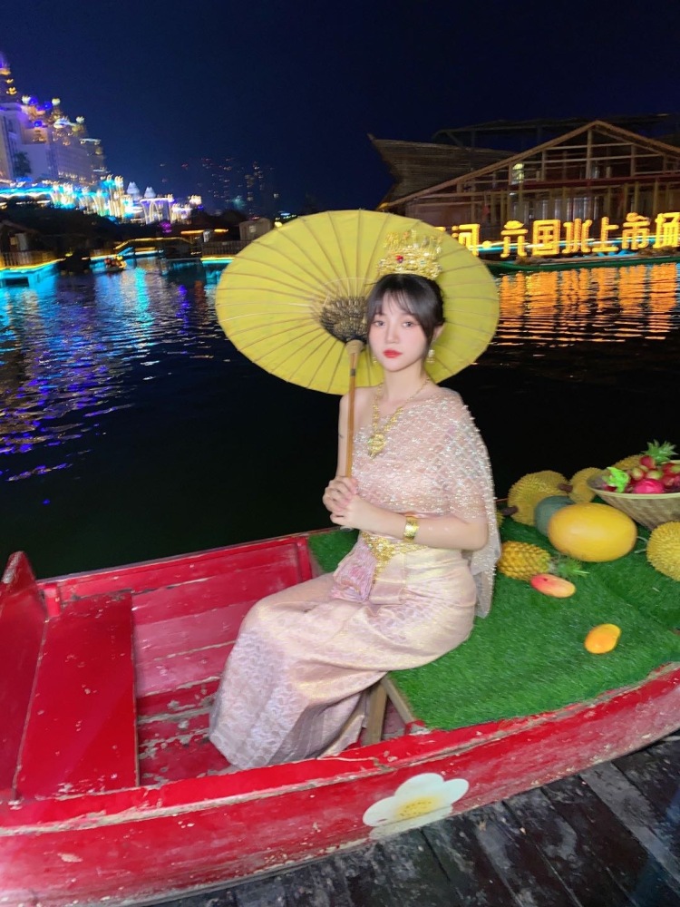 咕噜熊-河南省·郑州市·金水区--身高175  体重120   不喜欢过度美颜拍摄，可接寄拍 性格开朗  费用可以协商