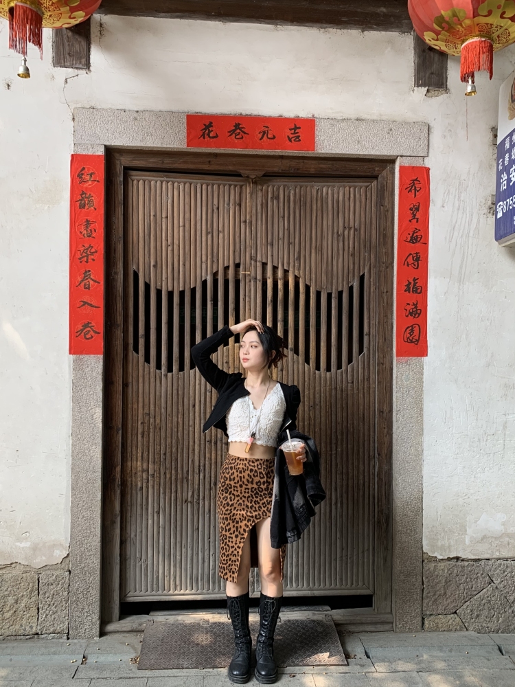 Ninja_www养猫了吗-贵州省·黔东南苗族侗族自治州·凯里市-抖音，微博-希望遇见相互欣赏的合作对象，能够相互帮助相互提升，爱用原相机，有三脚架，补光灯，有买家秀经验，自己偶尔会拍美妆视频，自己剪辑。