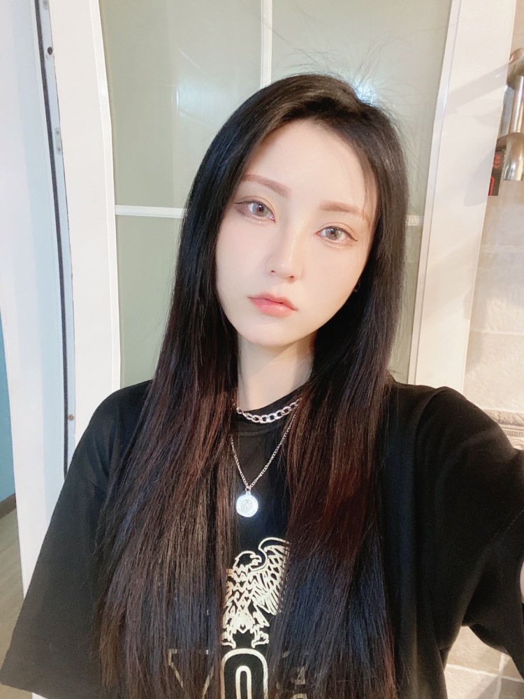 Laymaй-湖北省·武汉市·江岸区--特长:热爱化妆,愿意去研究妆容变化。喜欢拍照和分享招聘,身高168体重96。接待范围:因为目前素人一个,但是买家秀、免费试用,评价文案都还不错。