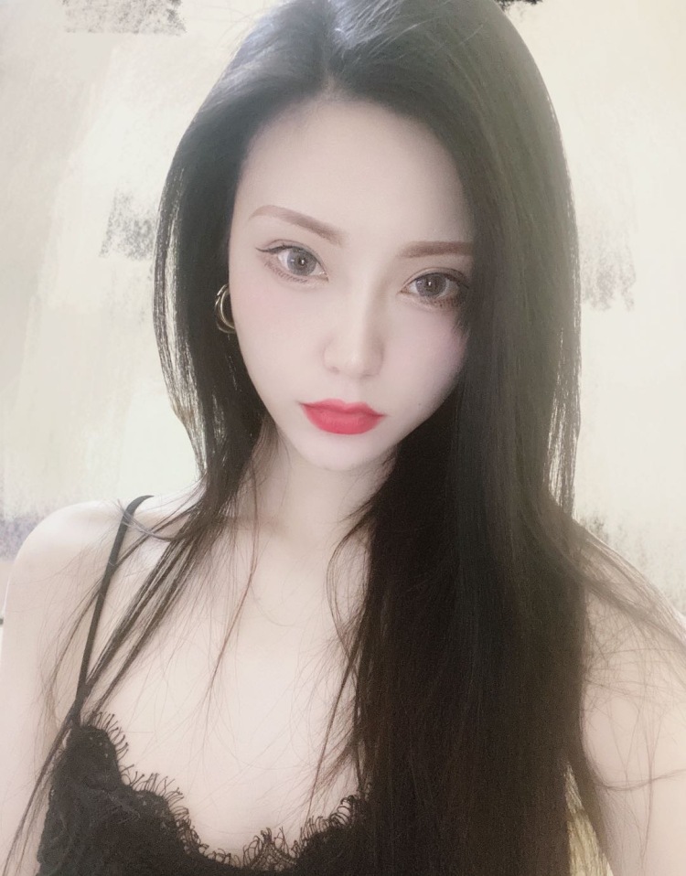 Laymaй-湖北省·武汉市·江岸区--特长：热爱化妆，愿意去研究妆容变化。喜欢拍照和分享招聘，身高168体重96。接待范围：因为目前素人一个，但是买家秀、免费试用，评价文案都还不错。