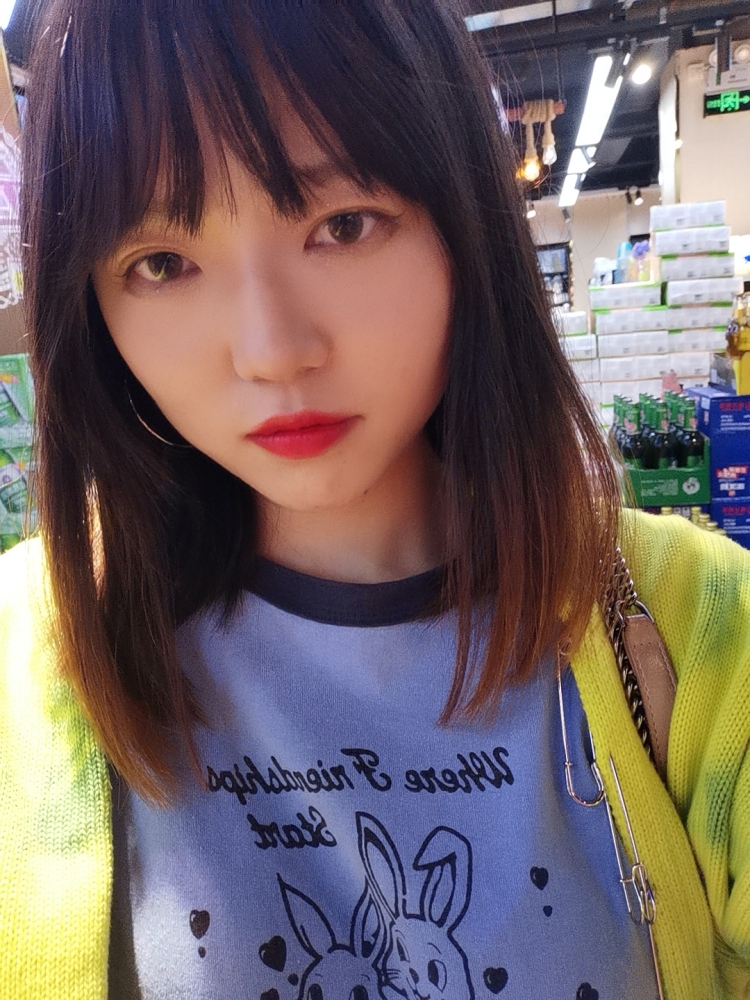 sun✨玥-广东省·佛山市·三水区--能唱能跳,跳爵士舞,抖音上热门舞蹈都可。本人电商专业,做过直播带货主播。平时戴美瞳喜欢化妆喜欢各种小饰品,身高163体重100。会修图有耐心,可盐可甜。素人一个,诚心接单,价格可沟通。接寄拍,开箱测评