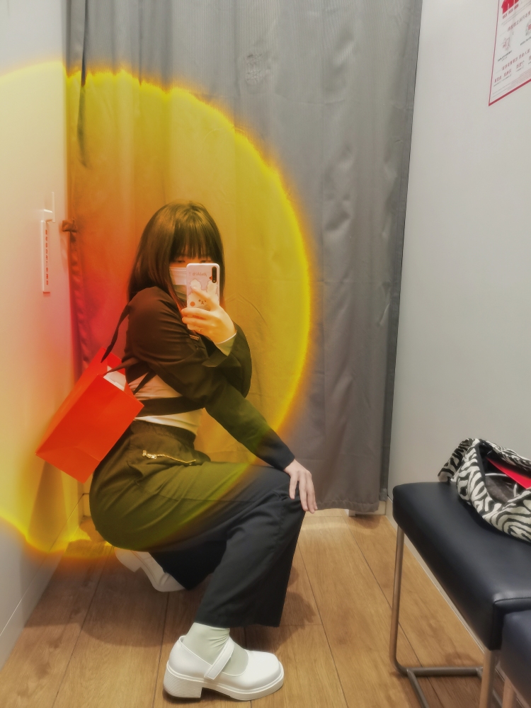 sun✨玥-广东省·佛山市·三水区--能唱能跳,跳爵士舞,抖音上热门舞蹈都可。本人电商专业,做过直播带货主播。平时戴美瞳喜欢化妆喜欢各种小饰品,身高163体重100。会修图有耐心,可盐可甜。素人一个,诚心接单,价格可沟通。接寄拍,开箱测评