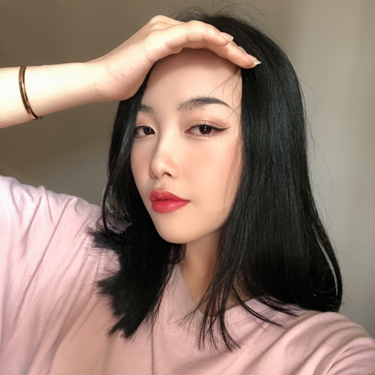 张国荣的女人-云南省·文山壮族苗族自治州·文山市-抖音、快手-喜欢化妆穿搭,会拍照修图,可买家秀、寄送拍都可以的!希望有接单!