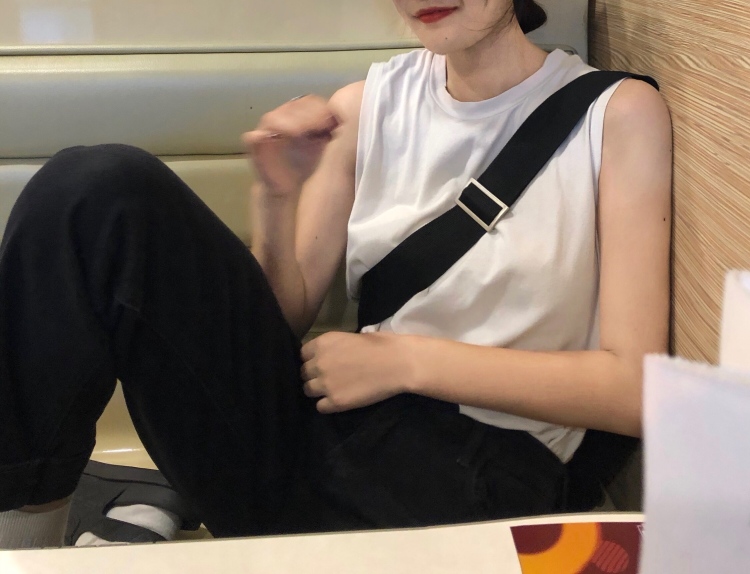 楊自怡.-安徽省·合肥市·蜀山区-快手-之前做过淘宝买家秀会p图
接寄拍
身高：167
体重：100斤
发色：黑色
风格：简约甜美韩风均可
期待合作～