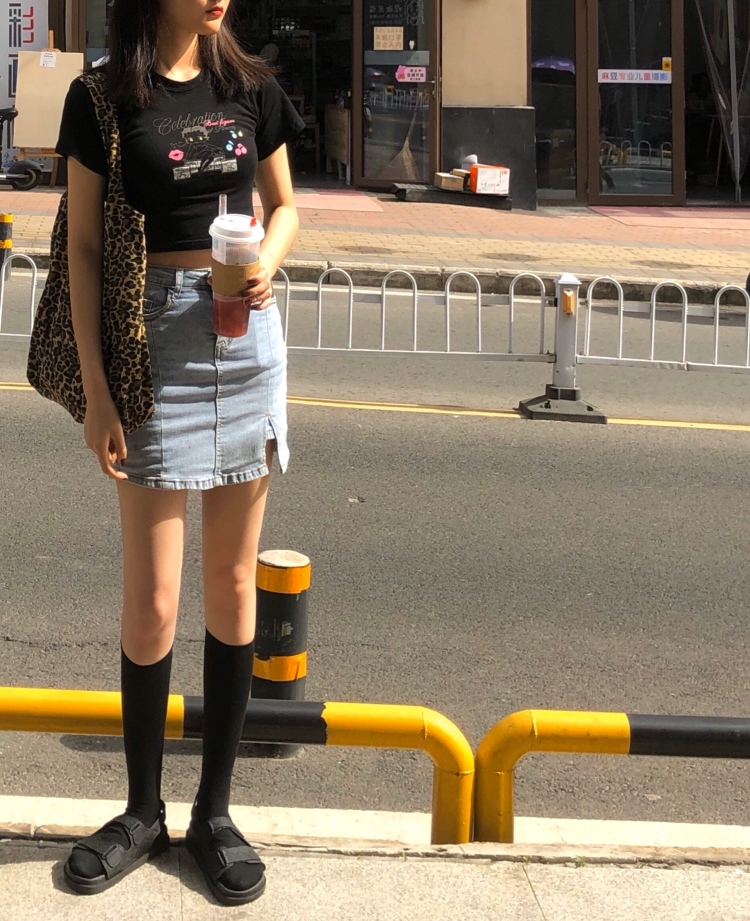 楊自怡.-安徽省·合肥市·蜀山区-快手-之前做过淘宝买家秀会p图
接寄拍
身高：167
体重：100斤
发色：黑色
风格：简约甜美韩风均可
期待合作～