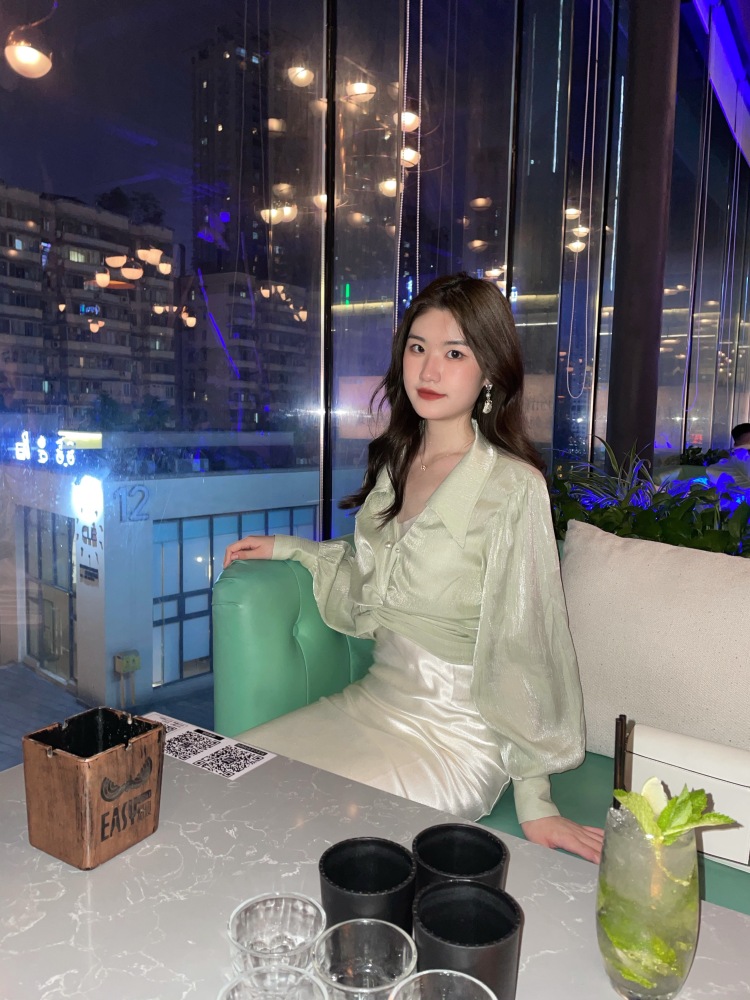 iyun-重庆市·重庆市·渝北区--有相机会摄影,能自己修图且审美好。
能写各种类型的文案,所以寄拍、买家秀、探店照片/vlog都可以。
美妆、服饰、饰品都接,出图速度快。
各种风格可以驾驭,图可以改到你满意为止。
微博***粉丝200