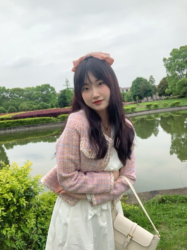 lyiik-湖南省·湘潭市·雨湖区-抖音-爱好拍照，身高166体重96，接寄拍买家秀，纯欲可爱风运动休闲风都可