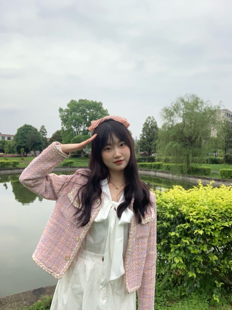 lyiik-湖南省·湘潭市·雨湖区-抖音-爱好拍照，身高166体重96，接寄拍买家秀，纯欲可爱风运动休闲风都可