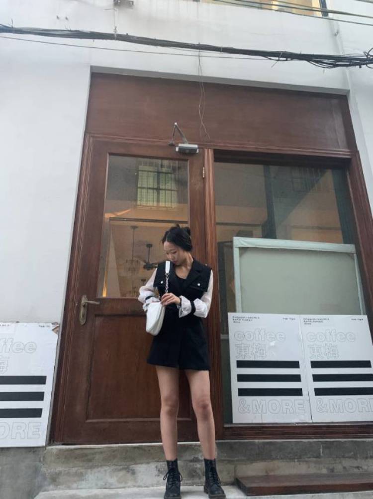 🐟-广西壮族自治区·北海市·银海区-微博，***，知乎-身高168，体重55kg
可接寄拍，买家秀，淘宝主图，详情页等
会化妆，会p图，喜欢拍照，风格多变