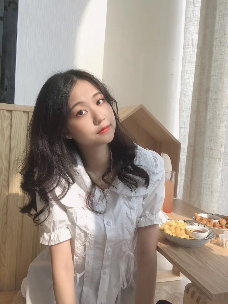 🍙-广东省·广州市·天河区-奶味蓝小龙-擅长：探店打卡、服装搭配、拍摄修图，可接受多种风格。
***主营探店打卡和好物分享，可接ootd
身高160，体重40kg
可接：寄拍、淘宝买家秀、探店打卡、美妆测评