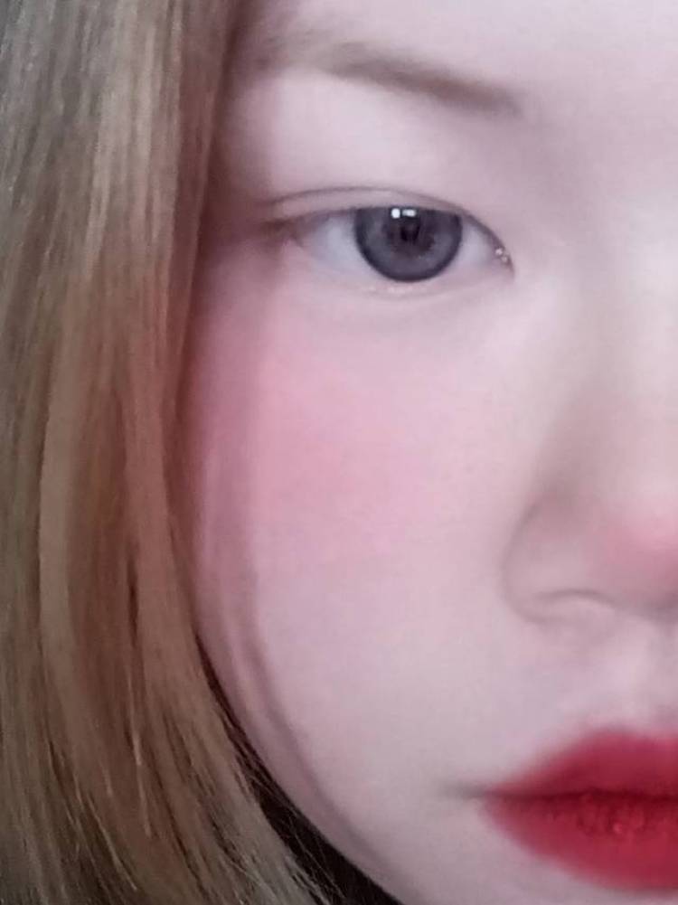 睡前故事.-江西省·新余市·分宜县--借美瞳推广 有两年的带美瞳经验 会p图 有五个耳洞可以接耳饰的