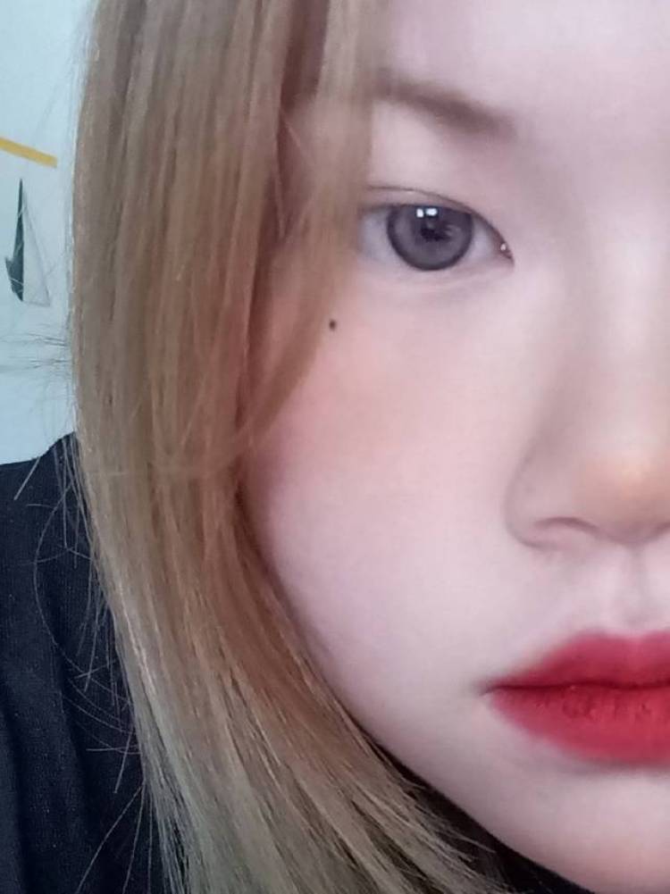 睡前故事.-江西省·新余市·分宜县--借美瞳推广 有两年的带美瞳经验 会p图 有五个耳洞可以接耳饰的
