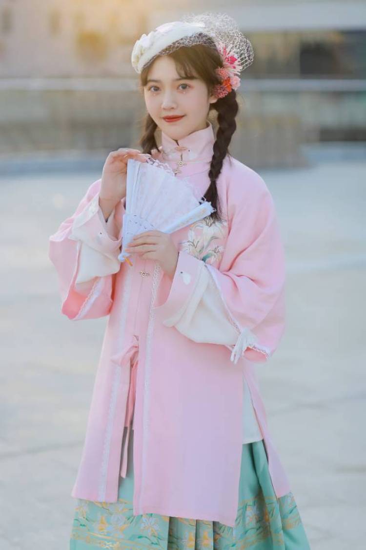子逸-江西省·南昌市·南昌县--接服装寄拍、摄影约拍,会汉服妆造,有半年写真模特工作经验,身高160体重108,擅长少女风,欢迎大家找我合作呀