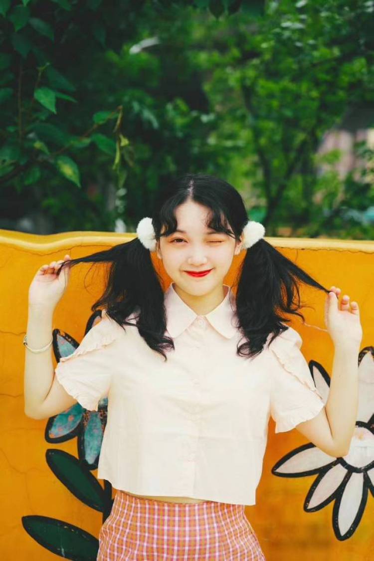 子逸-江西省·南昌市·南昌县--接服装寄拍、摄影约拍,会汉服妆造,有半年写真模特工作经验,身高160体重108,擅长少女风,欢迎大家找我合作呀