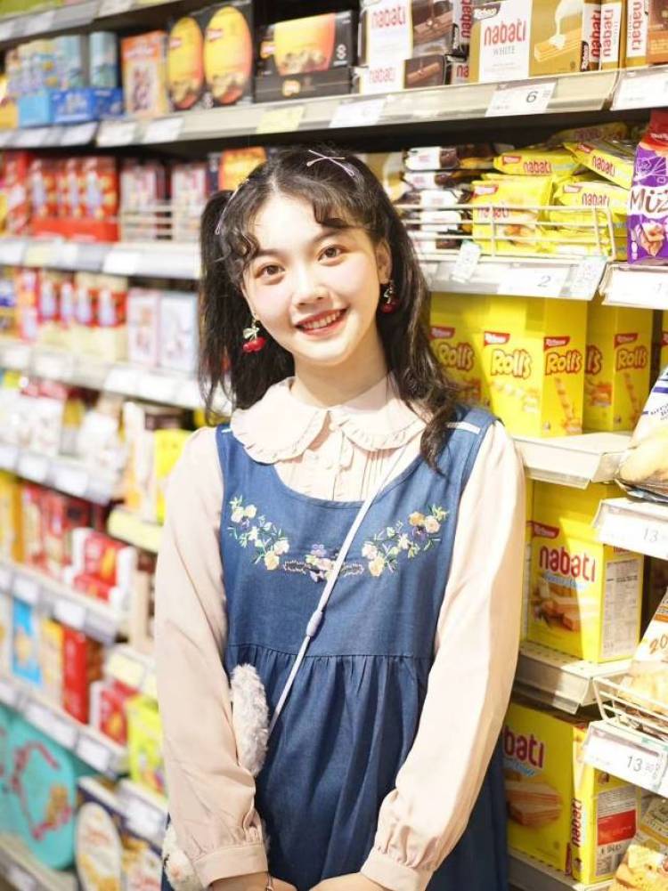 子逸-江西省·南昌市·南昌县--接服装寄拍、摄影约拍,会汉服妆造,有半年写真模特工作经验,身高160体重108,擅长少女风,欢迎大家找我合作呀