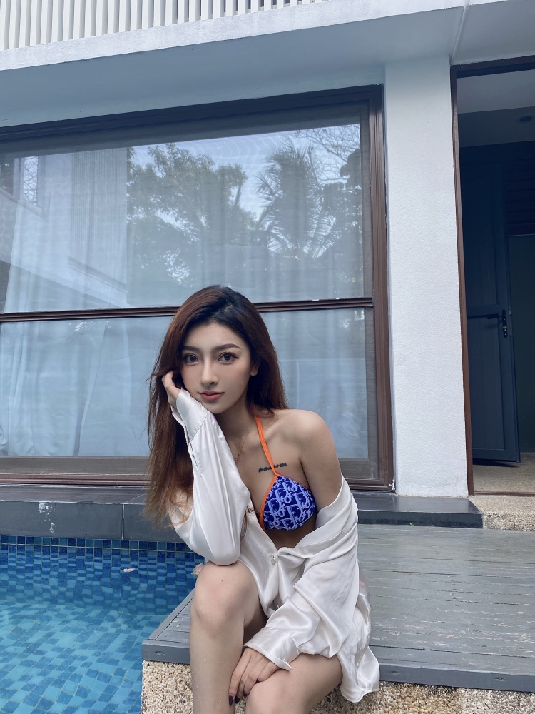 UYOUNG-浙江省·杭州市·拱墅区--寄拍。线下拍摄都可,会修图,上镜感好,除私房外接受所有风格,非诚勿扰噢~
