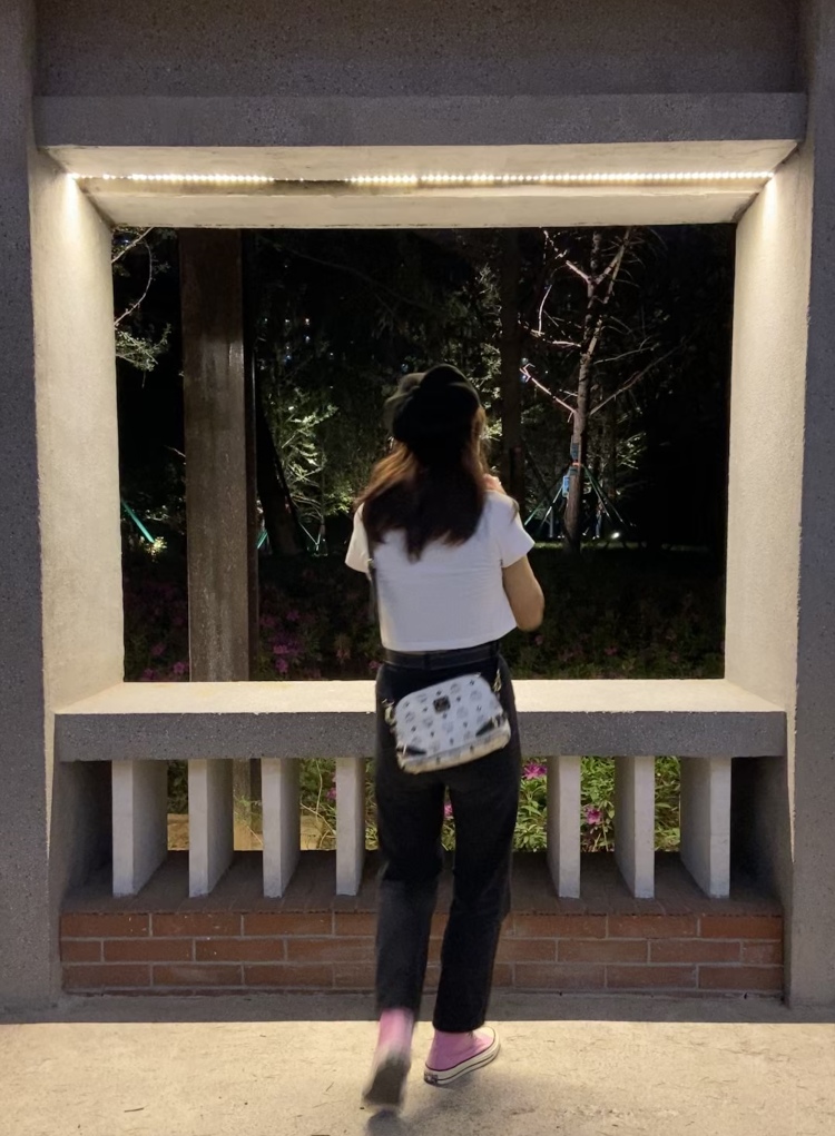 Artist-河南省·郑州市·中原区--曾学过播音主持，上过模特课；学生，时间多，收获快，拍图快；风格不限