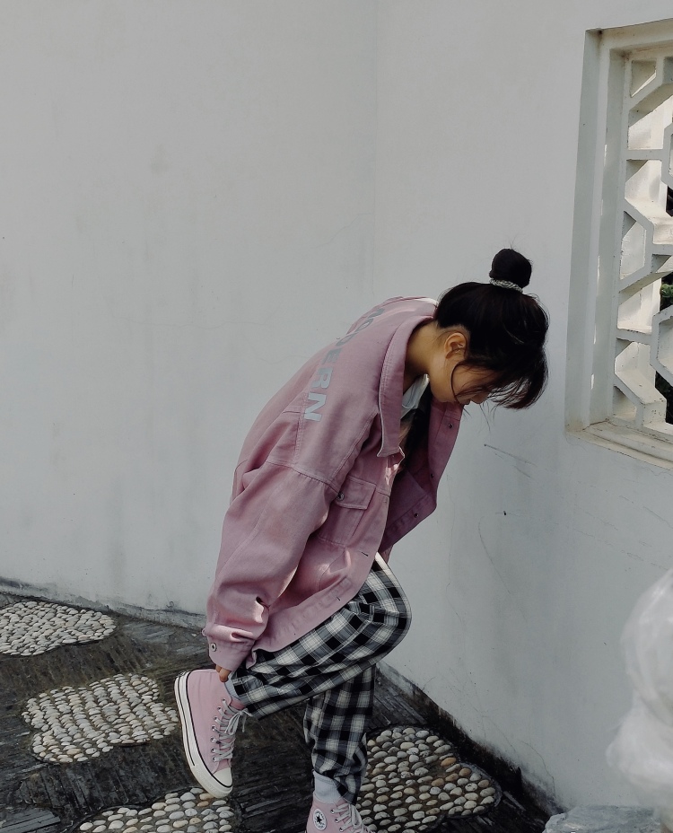 Artist-河南省·郑州市·中原区--曾学过播音主持，上过模特课；学生，时间多，收获快，拍图快；风格不限