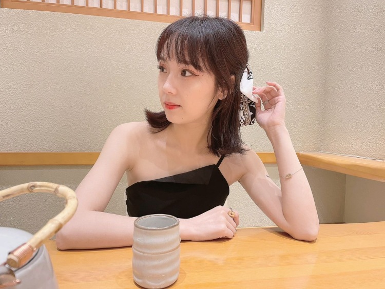 wait-重庆市·重庆市·江北区-抖音，***，微博-大家好！我是重庆网红：小芊
艺术生 唱歌拍照p图及短视频创作
可接：买家秀、淘宝逛逛种草带货、短视频带货、短视频vlog创作、免费试用、种草笔记全文创作及发布、探店打卡等
年龄：25
身高：157CM