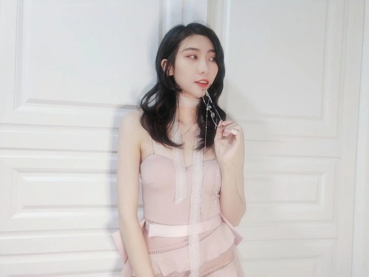 ๛ 你-广东省·广州市·白云区--我是一个业余模特，有学过t台经验，喜欢尝试各种风格《私房除外》，平时爱好是弓箭射击，身高165.体重43.可接寄拍，礼仪，平面兼职等或其他合作