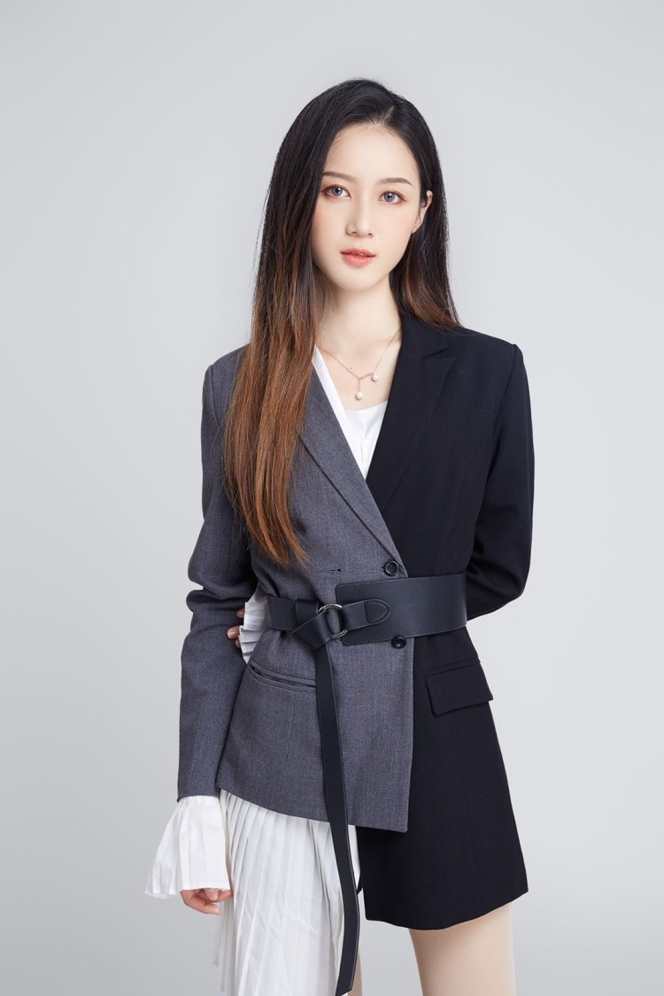 羊绒-上海市·上海市·黄浦区-抖音，微博，***-抖音粉1500左右。
三坑玩家（汉服/cos/jk）。
范围：服装饰品美瞳拍摄，活动商演，汉服走秀，展会npc（展台coser/汉服娘/jk）。有拍摄经验，有作品，可消化各种风格。
不接过于暴露的服装