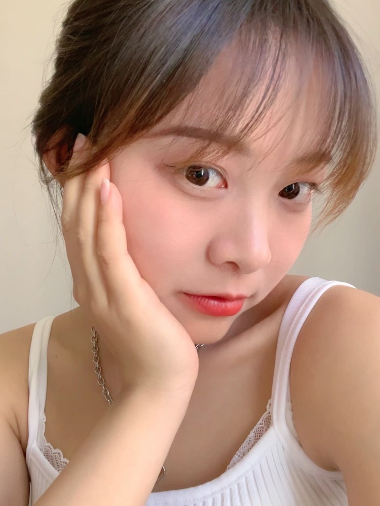 杰酱子-云南省·昆明市·呈贡区-抖音-接买家秀、寄拍，是兼职写真模特，可拍买家秀也可拍详情图或视频，155/44kg，小个子，拍照表现力强，工作积极，可长期合作。