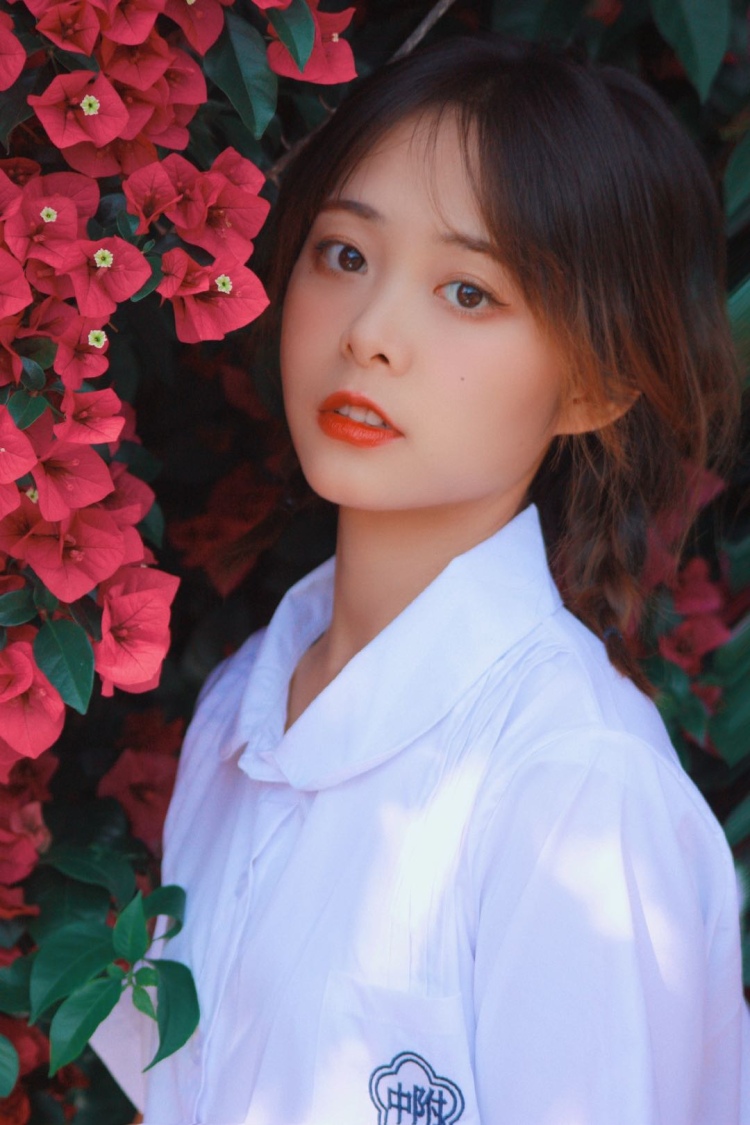 杰酱子-云南省·昆明市·呈贡区-抖音-接买家秀、寄拍,是兼职写真模特,可拍买家秀也可拍详情图或视频,155/44kg,小个子,拍照表现力强,工作积极,可长期合作。