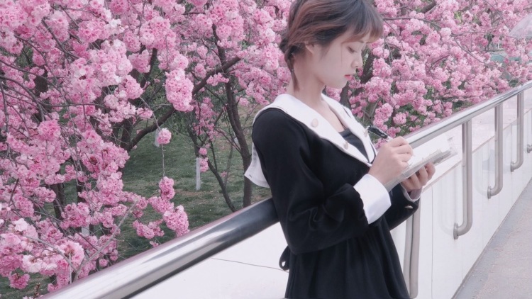 杰酱子-云南省·昆明市·呈贡区-抖音-接买家秀、寄拍，是兼职写真模特，可拍买家秀也可拍详情图或视频，155/44kg，小个子，拍照表现力强，工作积极，可长期合作。