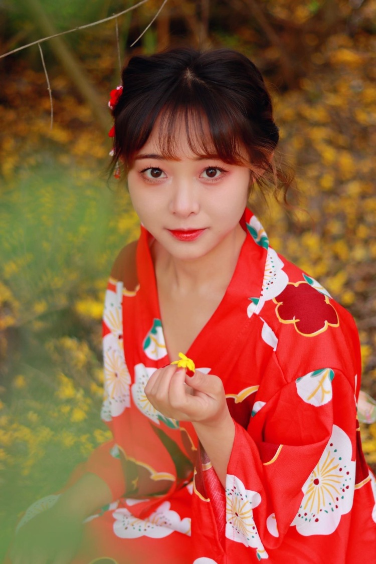 杰酱子-云南省·昆明市·呈贡区-抖音-接买家秀、寄拍,是兼职写真模特,可拍买家秀也可拍详情图或视频,155/44kg,小个子,拍照表现力强,工作积极,可长期合作。