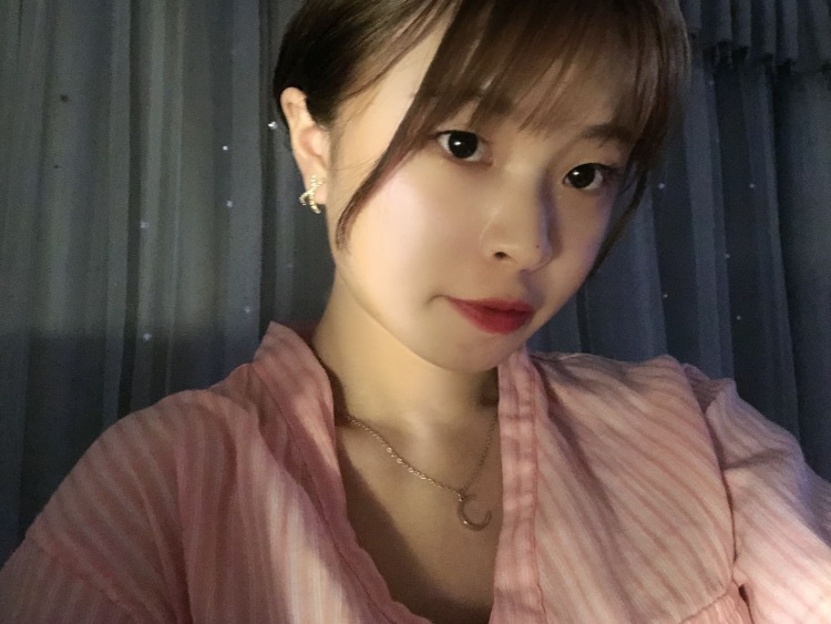 小橘.-重庆市·重庆市·渝北区-快手-本人喜欢自拍,会穿搭,可接受服装、饰品寄拍,会p图,也能分享至各大平台,本人身高155,体重85斤