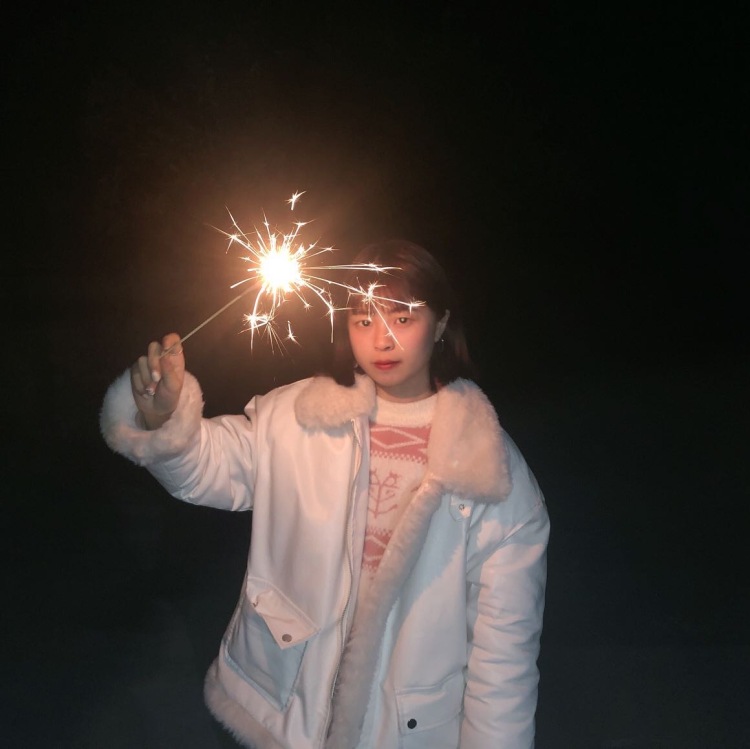 小橘.-重庆市·重庆市·渝北区-快手-本人喜欢自拍,会穿搭,可接受服装、饰品寄拍,会p图,也能分享至各大平台,本人身高155,体重85斤