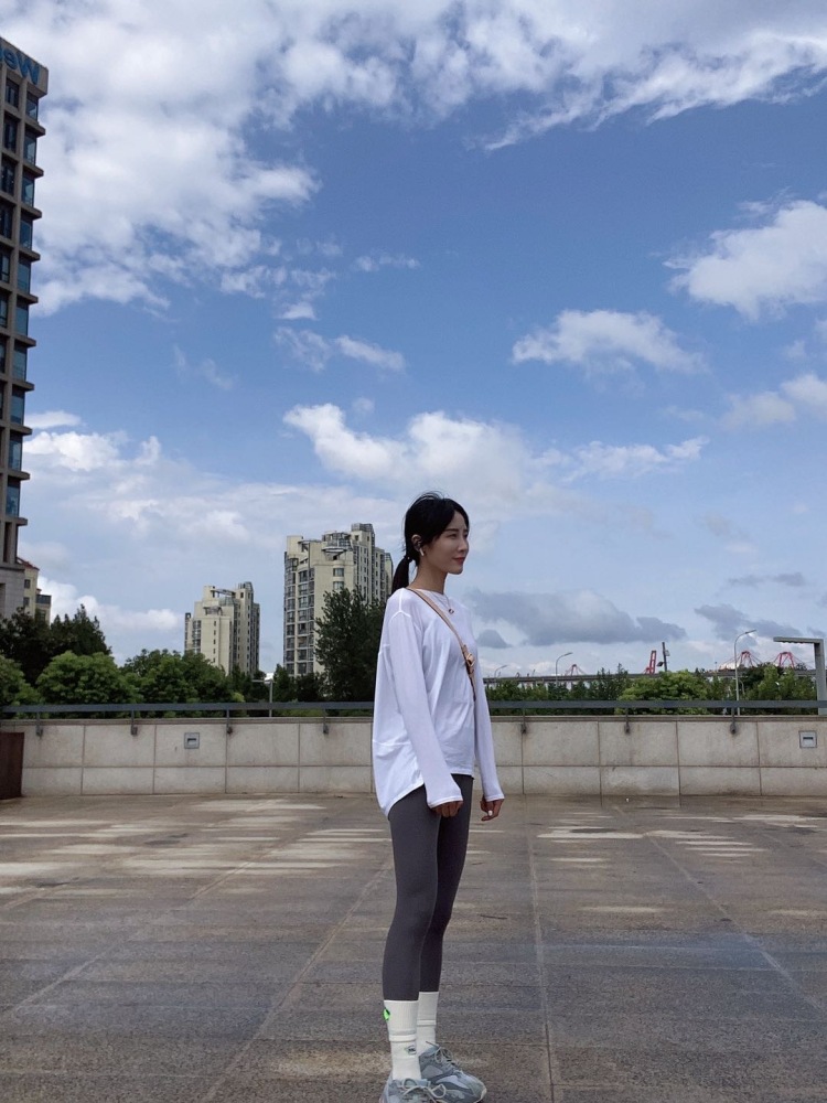 🌺 蛇精病的木乃伊Roy-上海市·上海市·杨浦区-抖音 微博-以前从事造型师行业七八年，自己开过产品化妆品摄影 花艺 策划 工作室！买家秀 ，会PS修图 ，会剪辑，会短视频制作 ，平常也比较喜欢一些穿搭 ，美妆，目前在家休息