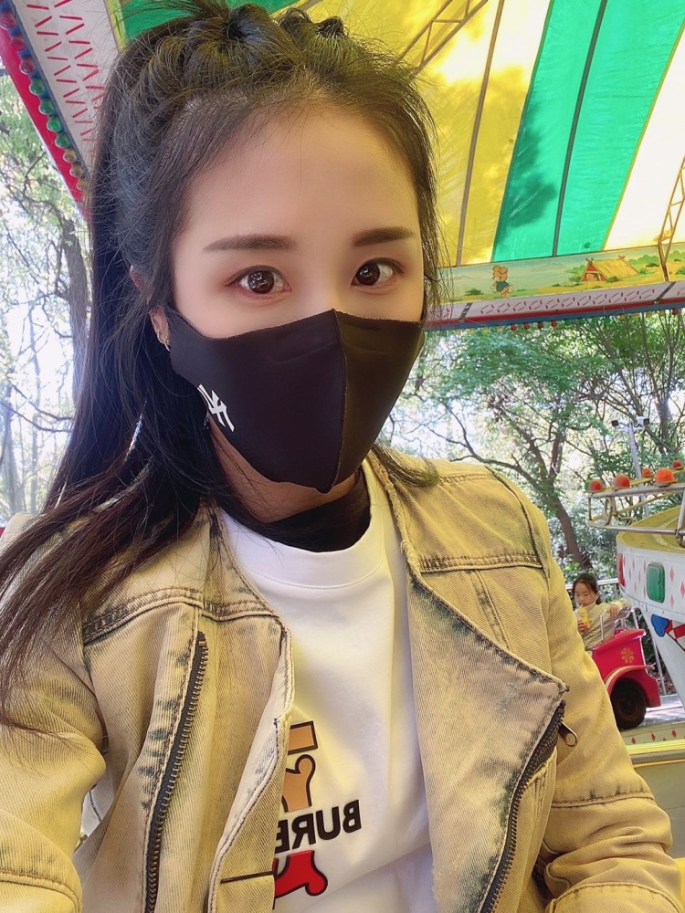 🌺 蛇精病的木乃伊Roy-上海市·上海市·杨浦区-抖音 微博-以前从事造型师行业七八年，自己开过产品化妆品摄影 花艺 策划 工作室！买家秀 ，会PS修图 ，会剪辑，会短视频制作 ，平常也比较喜欢一些穿搭 ，美妆，目前在家休息