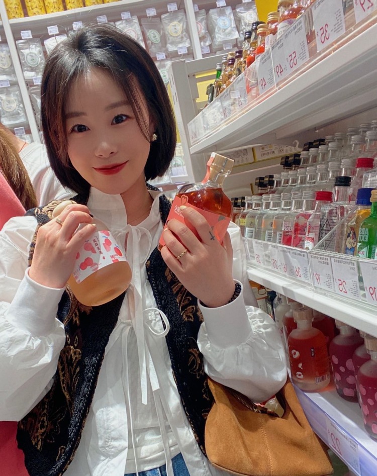 辣 辣 🐿-浙江省·杭州市·江干区--接寄拍模特 晒单分享  短视频带货
现在在大学城附近做实体服装小店  空闲时间较多 有拍照 拍衣服的经验  也擅长衣服搭配 对护肤也有研究  诚邀单